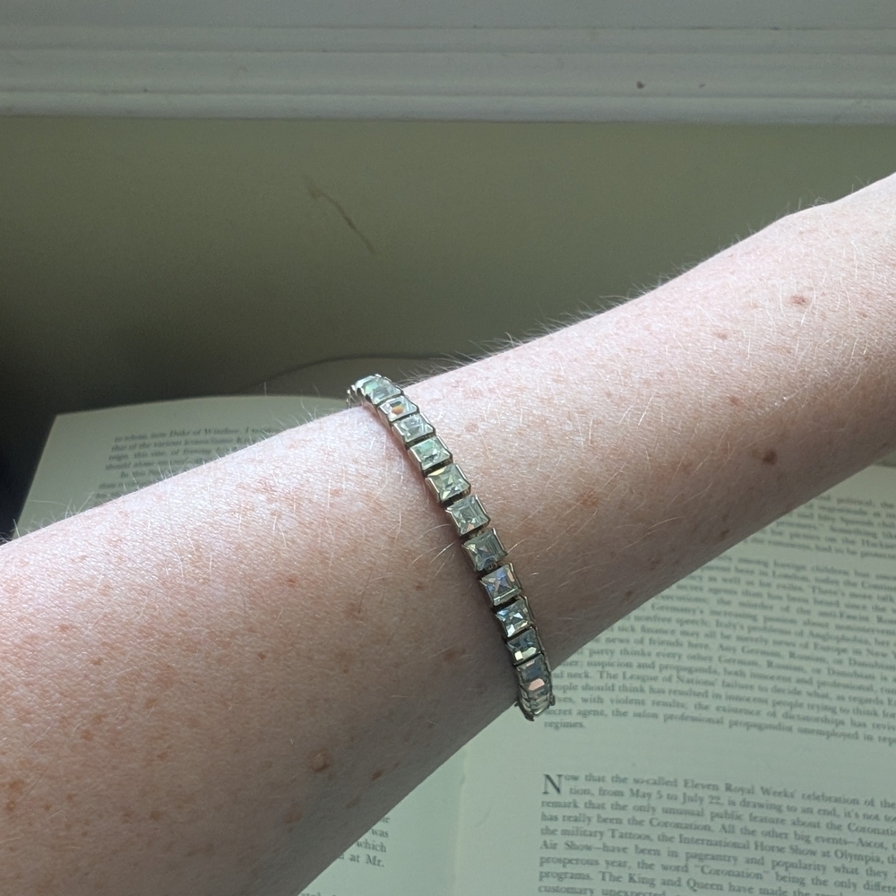 Elegant Silver Rhinestone Bracelet - Picture 8 of 12